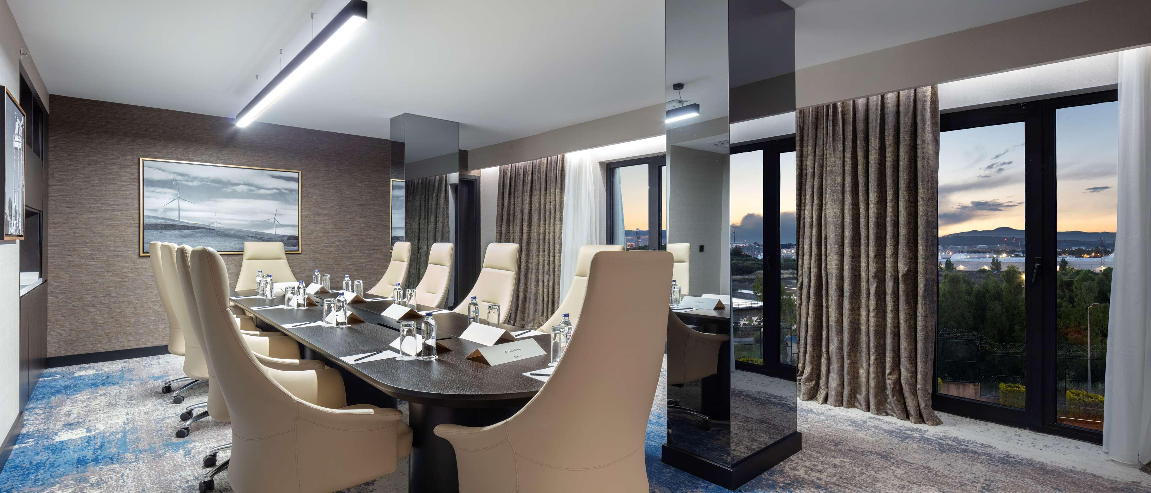 Radisson Hotel Izmir Aliaga Екстериор снимка