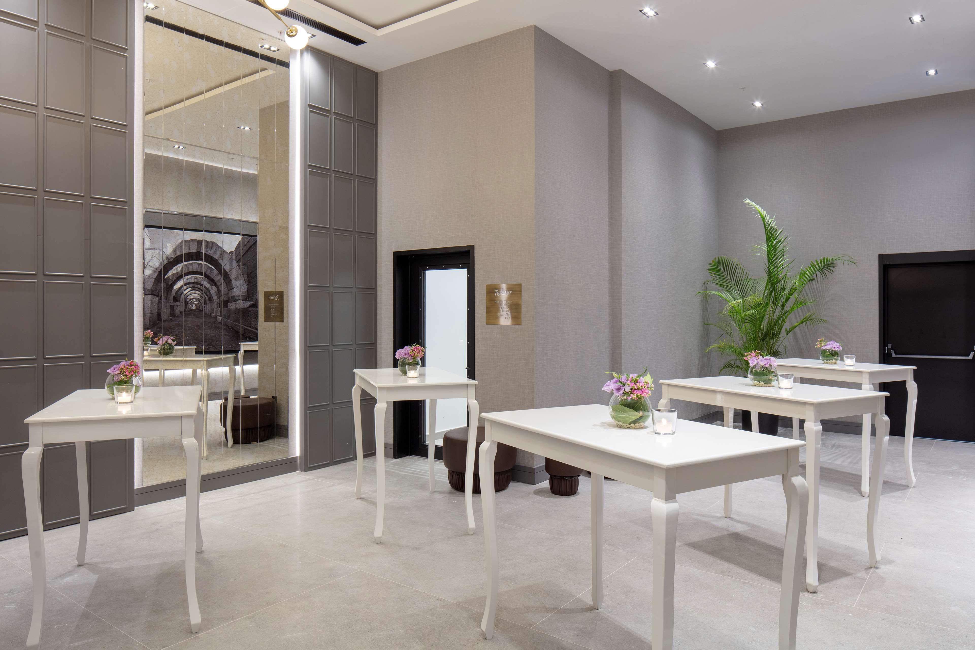 Radisson Hotel Izmir Aliaga Екстериор снимка